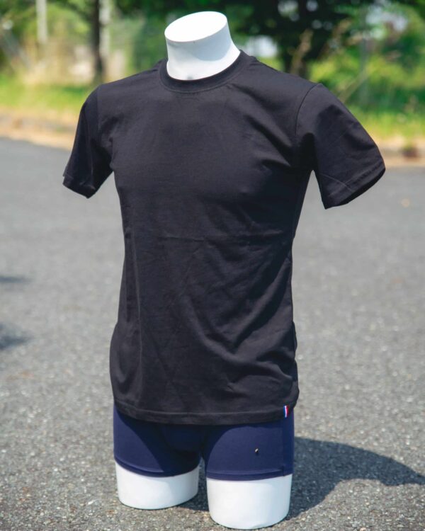 t-shirt simple noir Seize point neuf