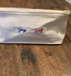 Trousse blanche Seize point neuf