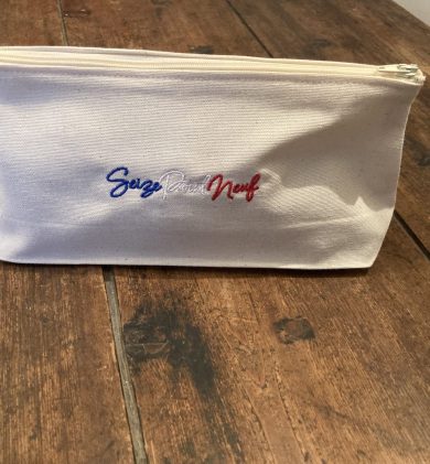 Trousse blanche Seize point neuf
