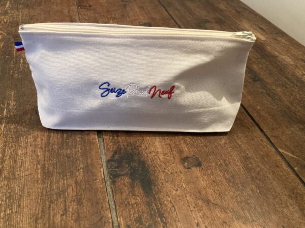 Trousse blanche Seize point neuf